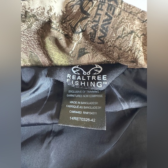 Pre loved Men’s RealTree Fishing Vest Sz Medium - Picture 2 of 3